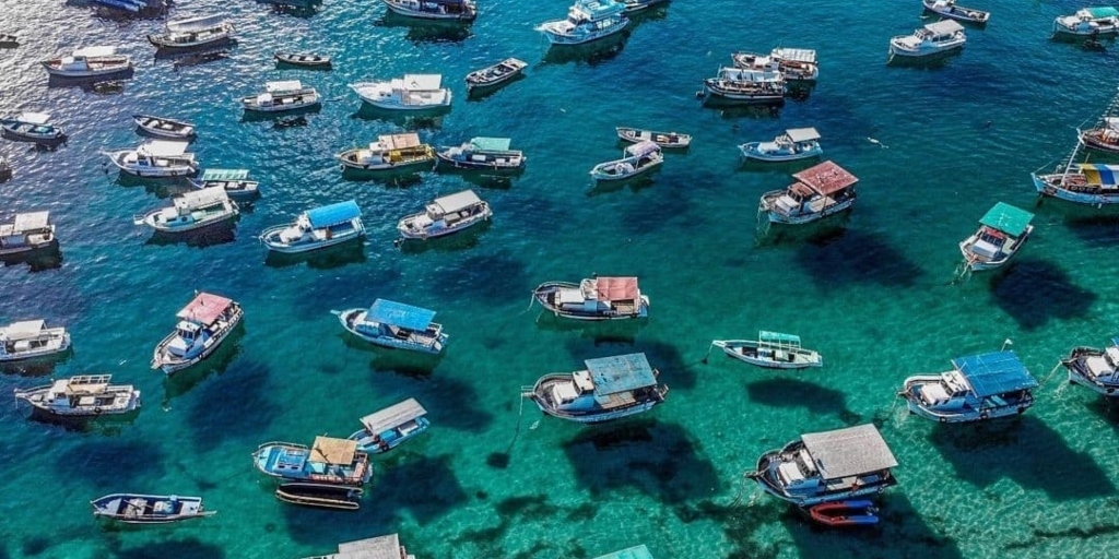 Passeio em BARCOS ARRAIAL cortada Foto Angelo Caravelos